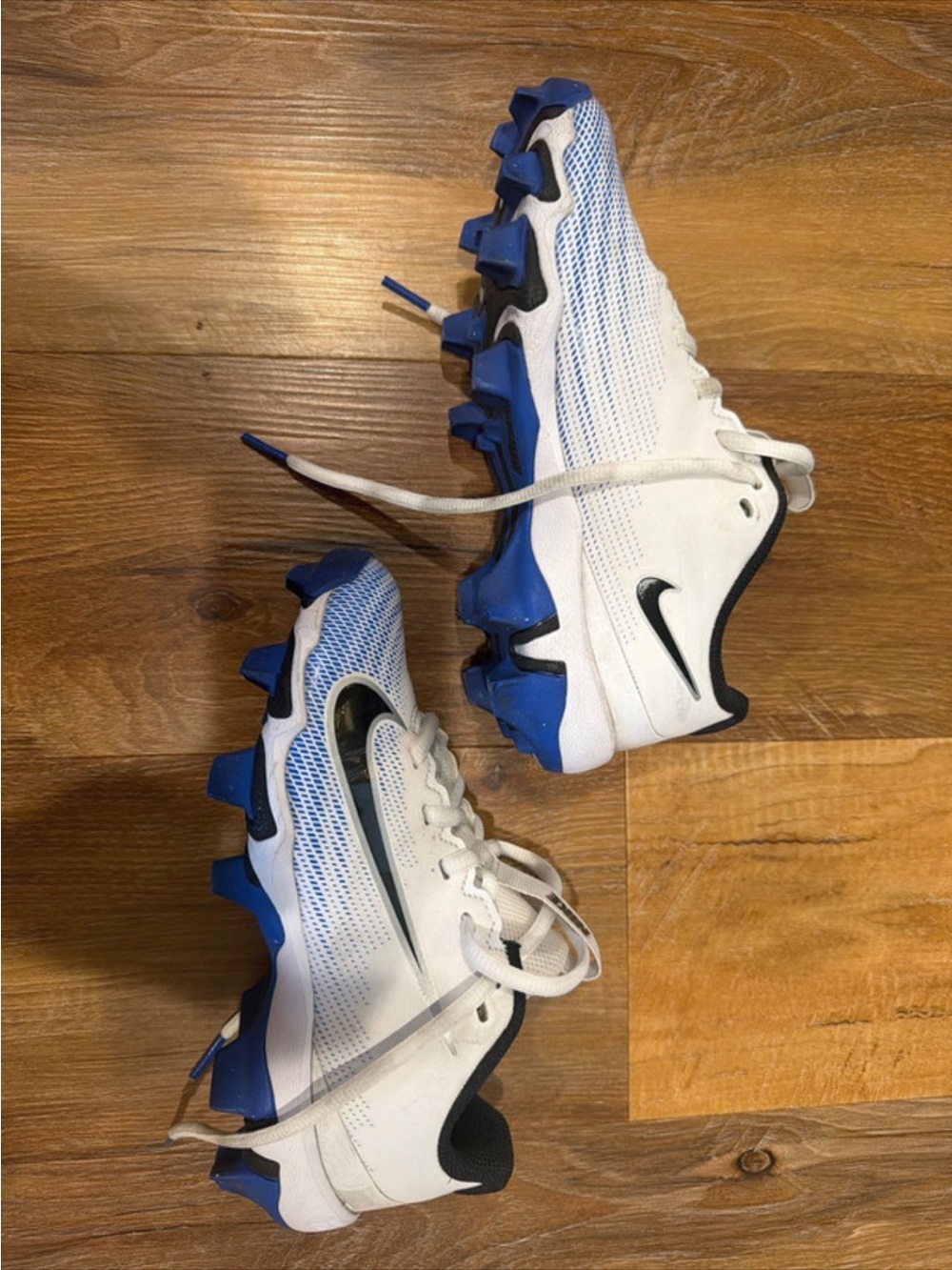 Nike White and Blue kids football cleats - Picture 4 of 7